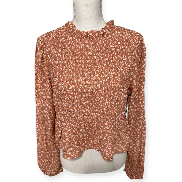 Boutique Dainty Floral Ruffled Long Sleeve Peplum Top NWT - Picture 3 of 8